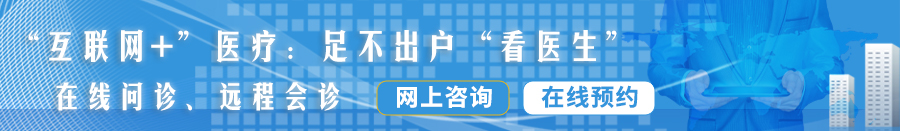 美女摸着我的大鸡巴舔着我的龟头扣着自己的骚逼